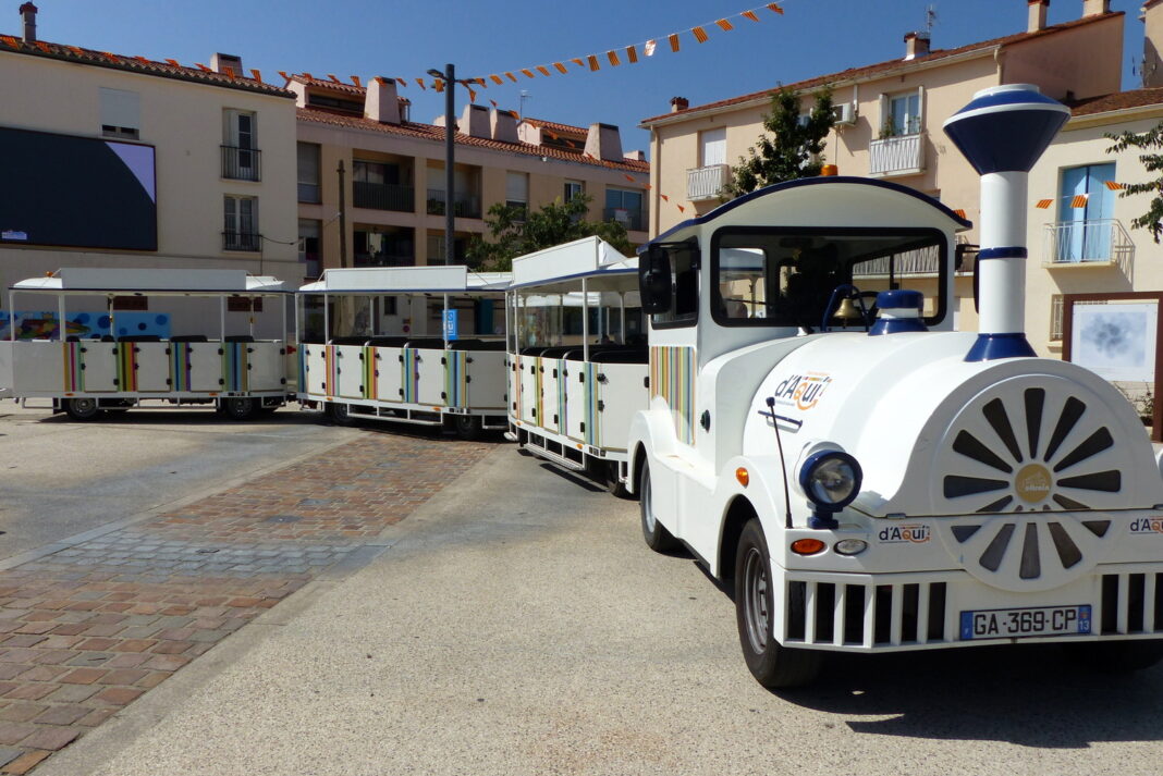 Un des 13 petits trains touristiques de la commune, dont 6 sont en circulations