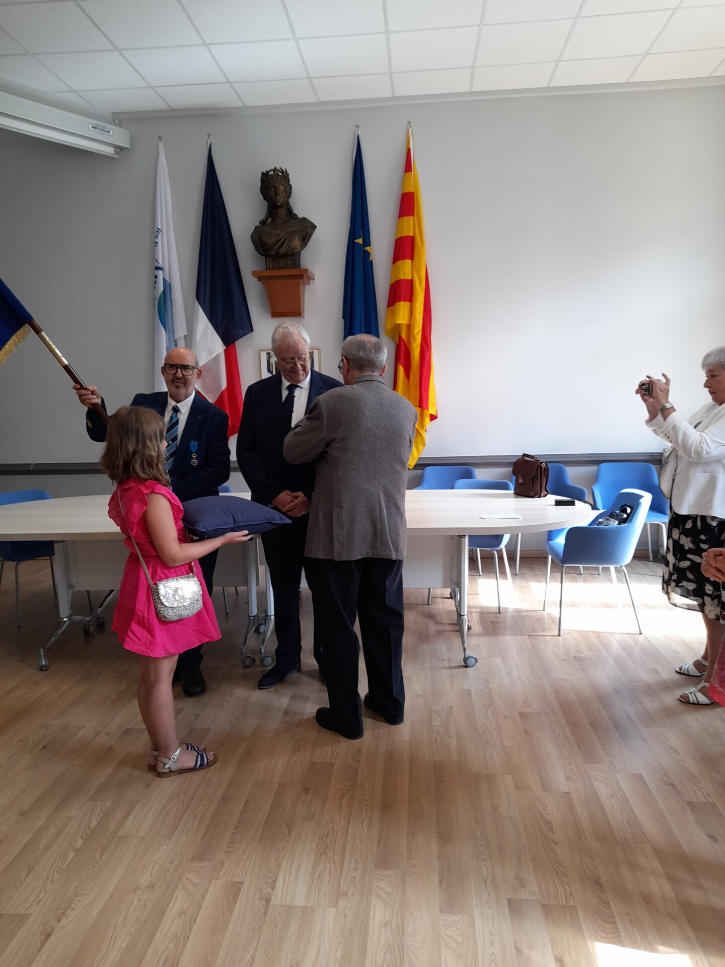 Article remise insignes chevalier de l’Ordre National du Mérite à M. Hérété Jean Victor à Amélie-les-Bains.