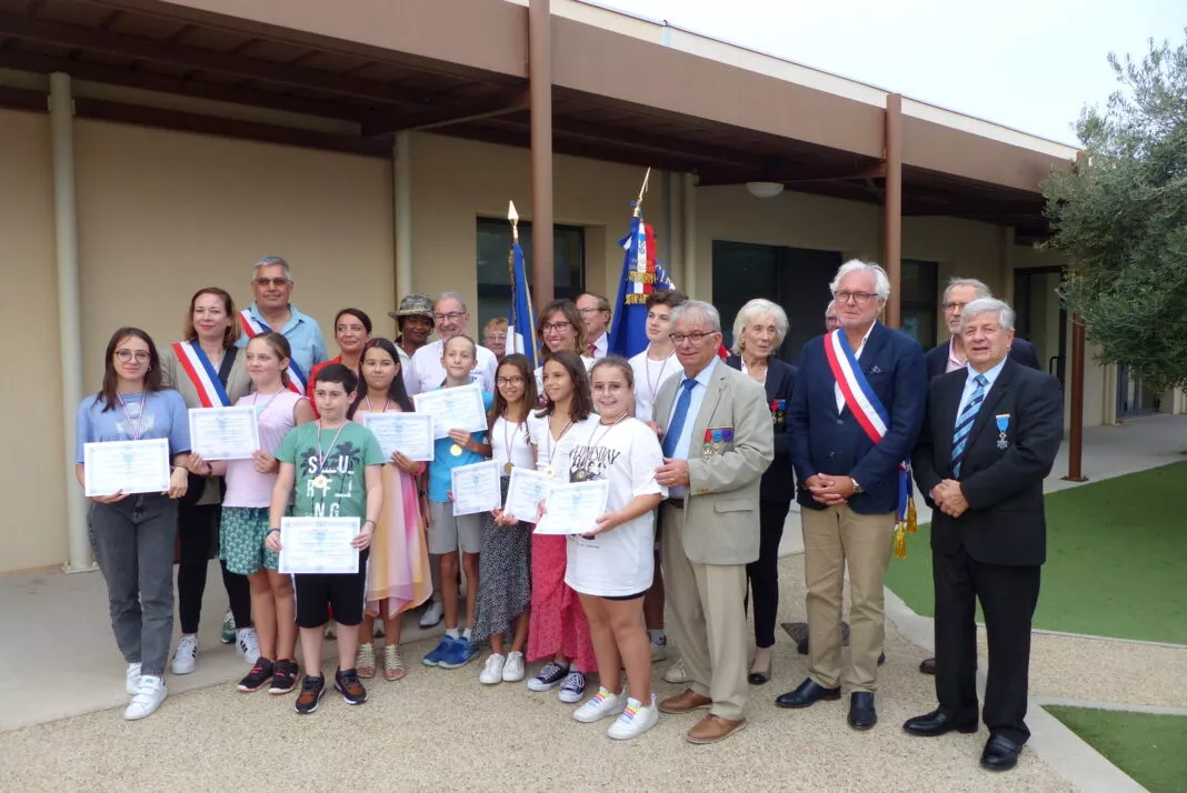 Photo souvenir de l'ensemble des participants