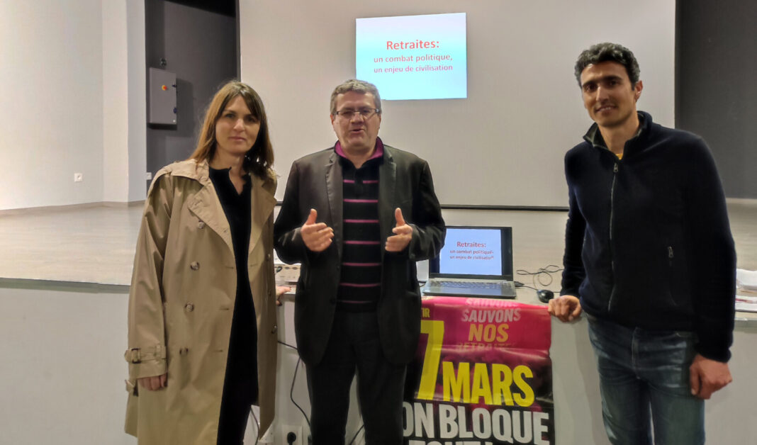 A Saillagouse, Francis Daspe, entouré par les deux animateurs des groupes d'action de Cerdagne, Nathalie Cullel et Nicolas Sanchis Vendémiaires Insoumises Saillagouse