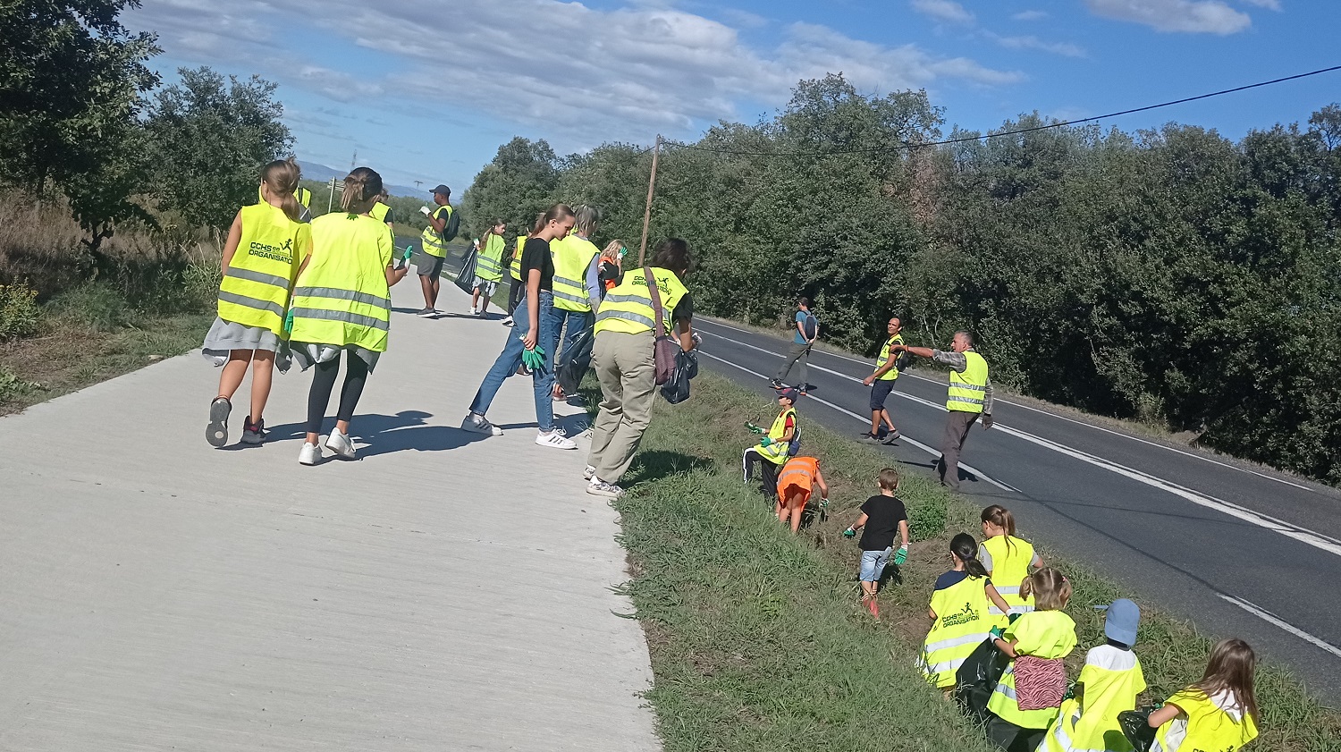 Avec le Conseil Municipal des Enfants réussie ! Opération « Stop la Pollution ! » à Sorède.