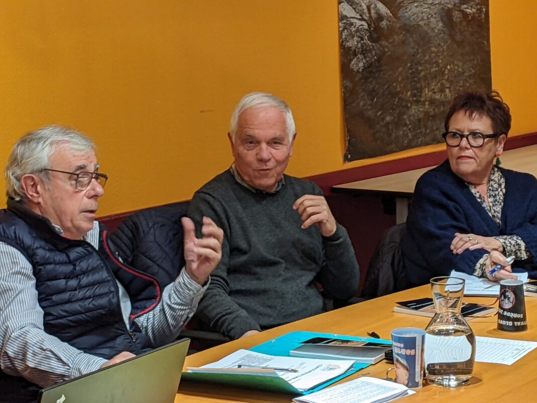 Christian Baillet entouré du maire Yves Porteix et de la 1ère adjointe Mireille Mestre