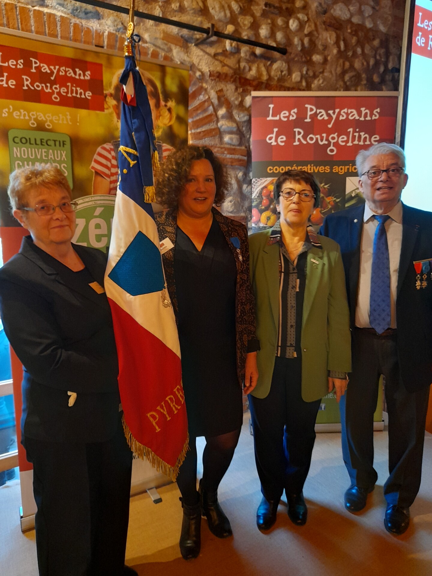 Remise de la décoration chevalier de l’Ordre National du Mérite à Mme Camgrand-Vila Céline