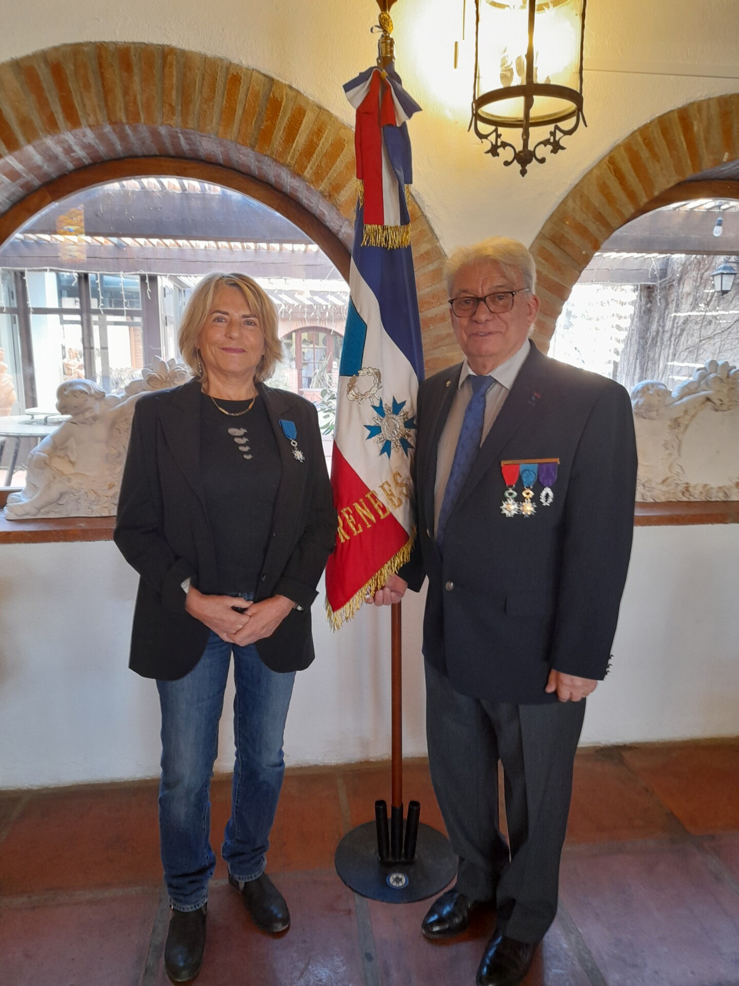 Remise des insignes de chevalier de l’Ordre National du Mérite à Mme Nadine Poinsot
