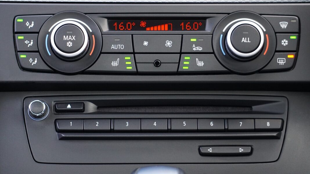Climatisation voiture La saison des voyages régionaux commence bien : conseils sur le diagnostic de la voiture. Comment se rendre compte que le condenseur du climatiseur est défectueux ?