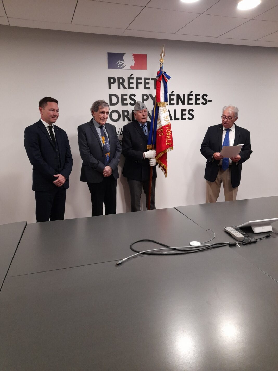 De Gà D (M. Jorda, M. Ilary, Diégo D'Aulan porte drapeau et Gérard Isern)