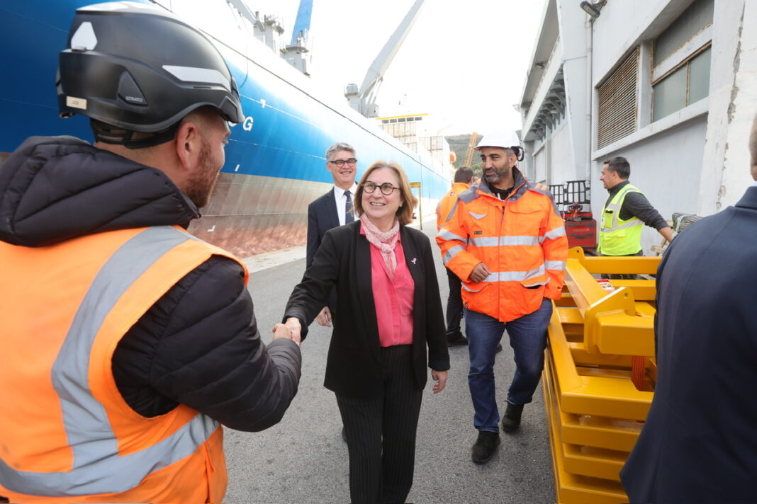 PORT-VENDRES : Le Département et La Compagnie Fruitière accueillent un nouveau navire au Port de commerce PORT-VENDRES : Le Département et La Compagnie Fruitière accueillent un nouveau navire au Port de commerce