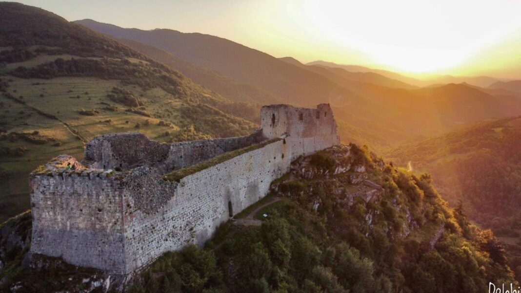 Ce château cathare de l'Ariège défie les lois de la gravité - et c'est à voir pour le croire Ce château cathare de l'Ariège défie les lois de la gravité - et c'est à voir pour le croire