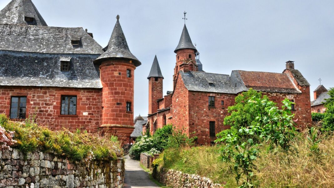 C'est ce village qui a inspiré la création des Plus Beaux Villages de France C'est ce village qui a inspiré la création des Plus Beaux Villages de France