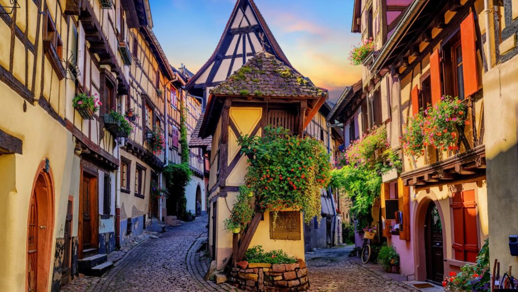 48% des visiteurs avouent s'être perdus dans les ruelles circulaires de ce village Français 48% des visiteurs avouent s'être perdus dans les ruelles circulaires de ce village Français