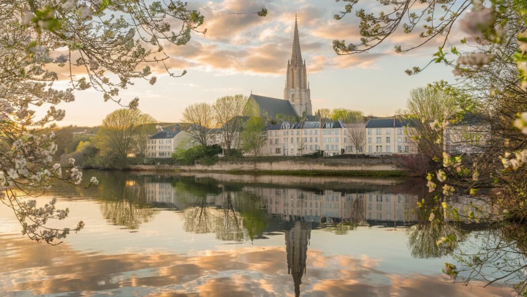 Avant:après - ce village n'a presque pas changé depuis que Monet l'a peint Avant:après - ce village n'a presque pas changé depuis que Monet l'a peint