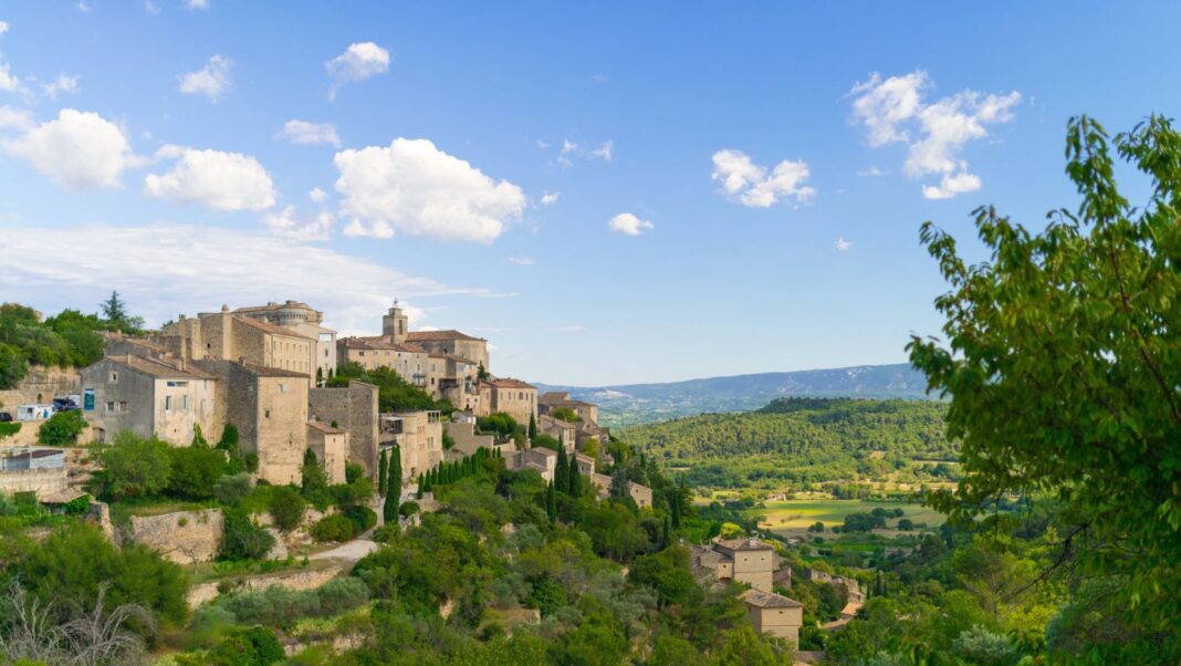 Ce village aux 1000 ans d'histoire cache le plus beau panorama du Vaucluse Ce village aux 1000 ans d'histoire cache le plus beau panorama du Vaucluse