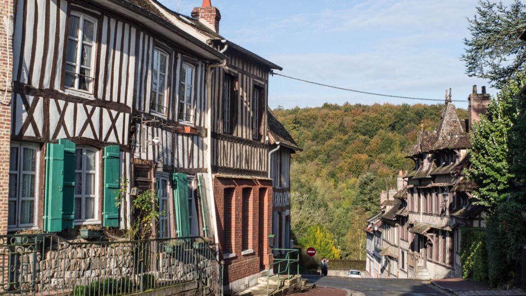 Ce village normand est l'unique rescapé intact des bombardements de 1944 Ce village normand est l'unique rescapé intact des bombardements de 1944