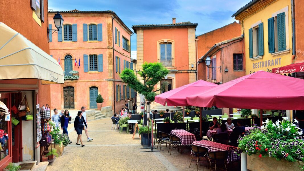 Le village aux murs de feu - un phénomène géologique devenu attraction mondiale Le village aux murs de feu - un phénomène géologique devenu attraction mondiale