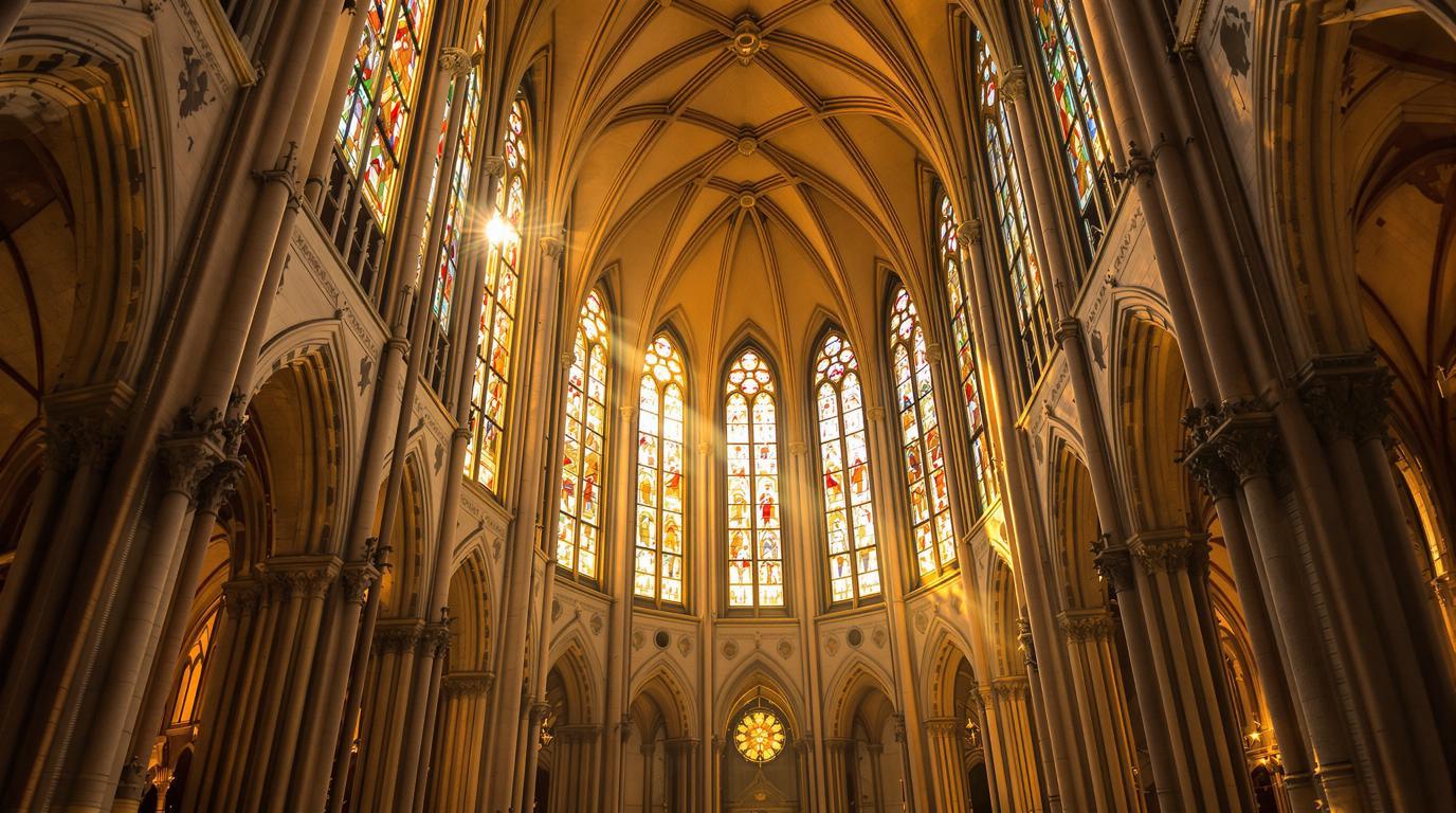 Le seul monument au monde dont le chœur symbolise la tête du Christ penché