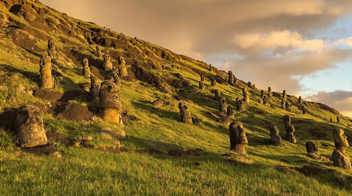 La seule île au monde où 400 statues géantes sont figées à mi-fabrication