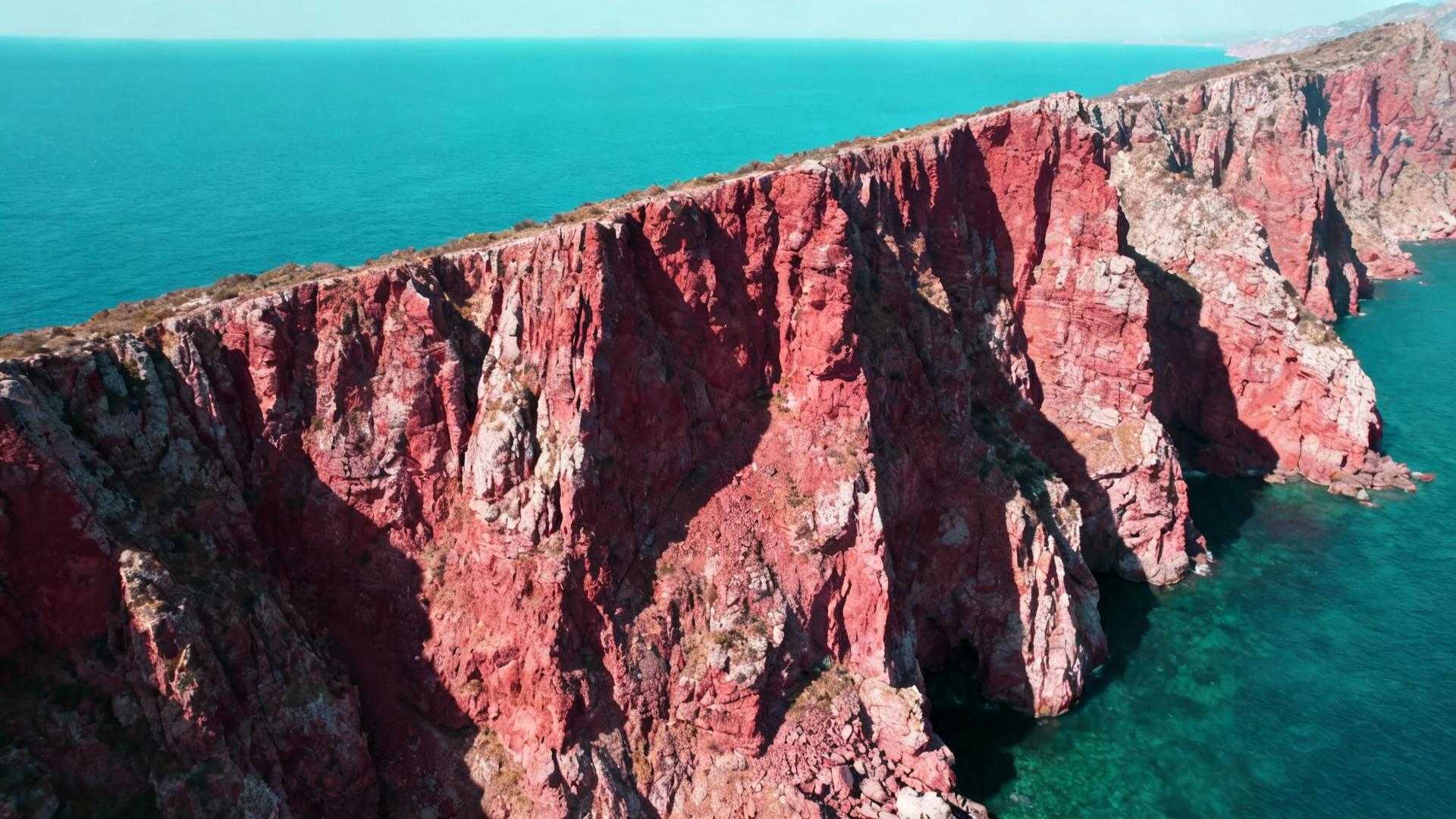 Ce village corse de 500 habitants cache des calanques de 250 millions d’années