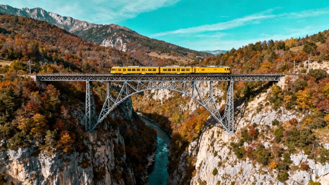 Ce pont de 1910 suspend le Train Jaune à 80 mètres au-dessus de la Têt depuis 115 ans