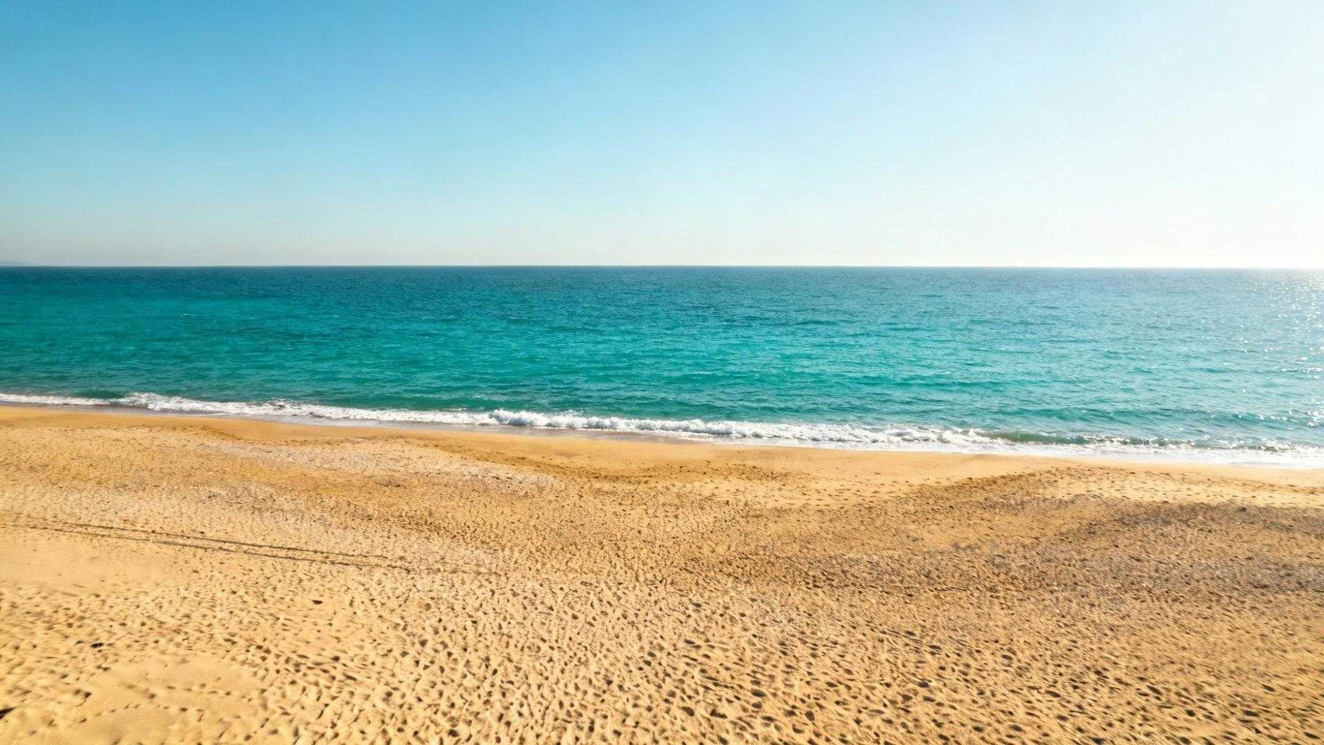 Entre mai et octobre Salou révèle 15 km de plages dorées à 300 jours de soleil