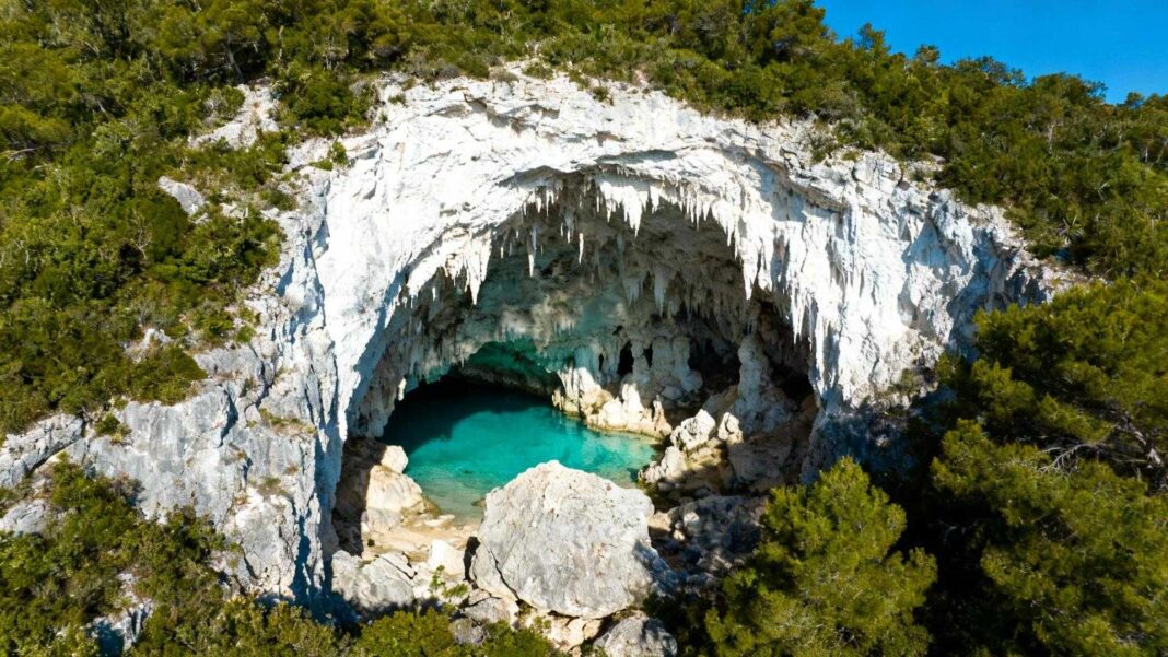 Ce réseau souterrain vieux de 100 millions d'années sculpte 27 km de galeries à 14°C
