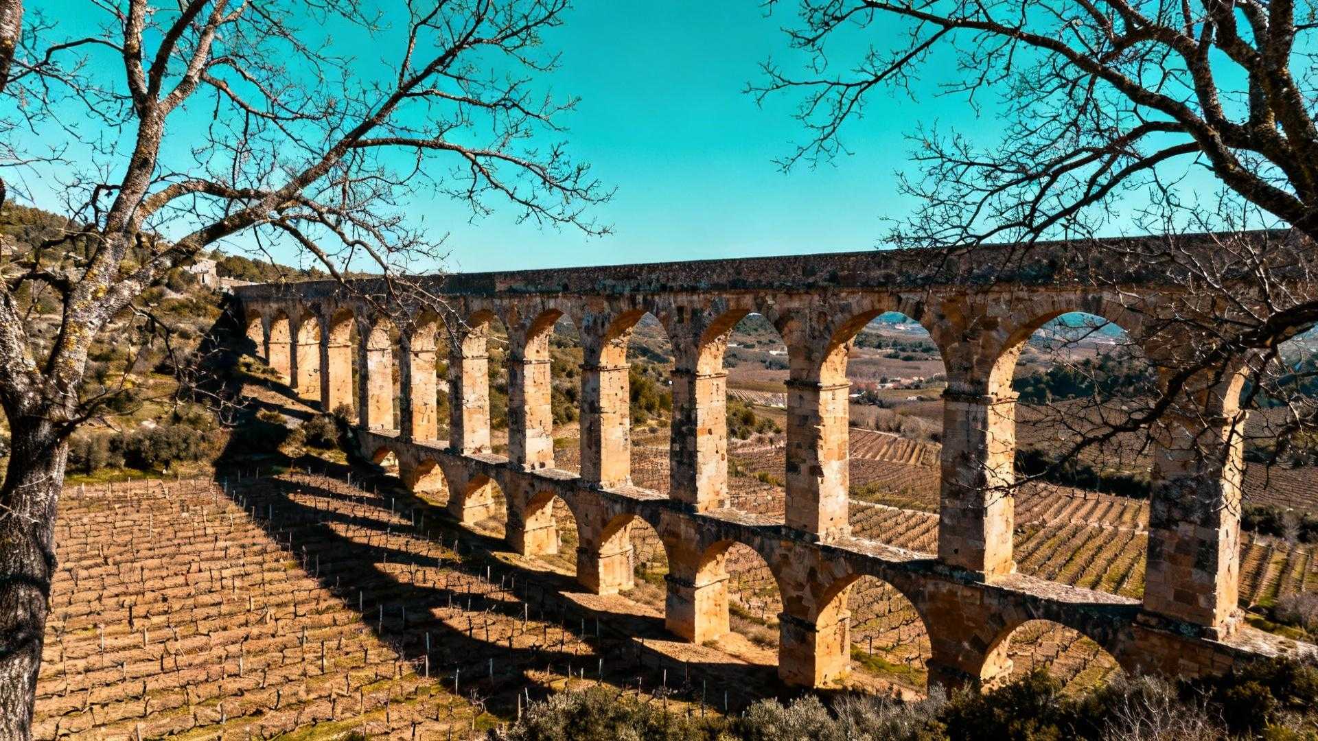 Le seul aqueduc romain de France qui irrigue encore les vignes après 1800 ans