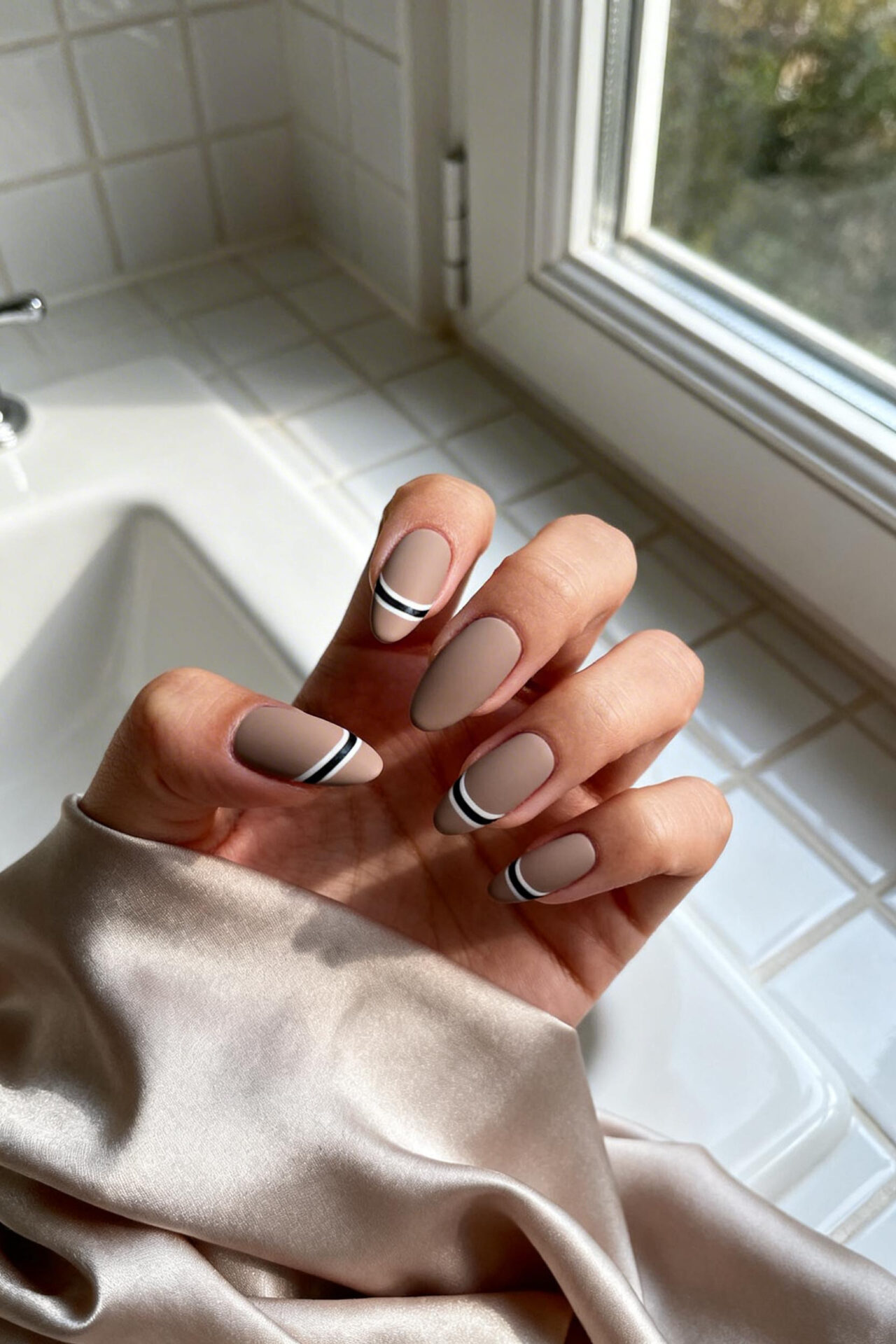 Neutral Cat Eye Nails - dusty beige almond matte