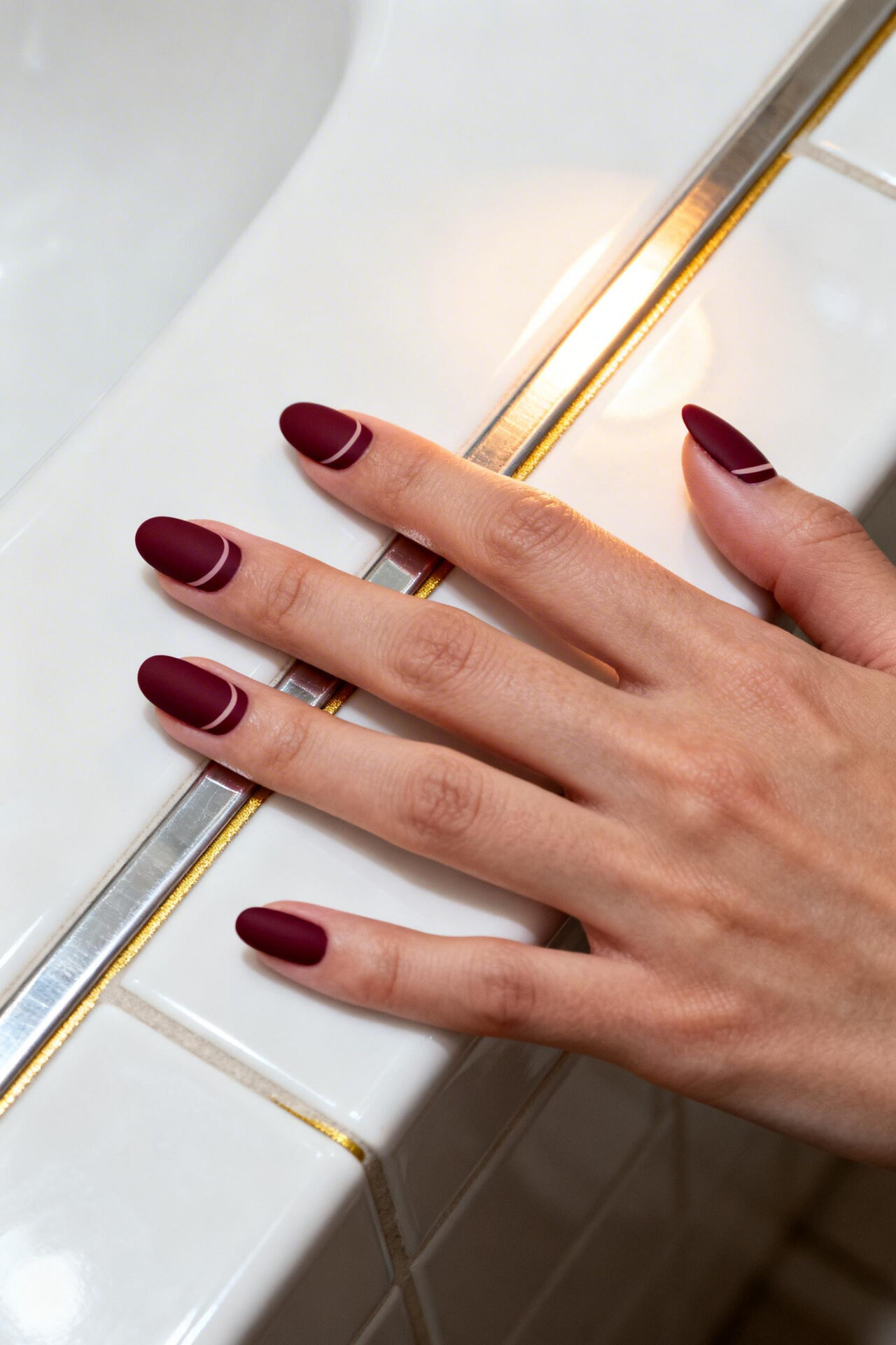 Cat Eye Nails - burgundy magnetic gel design