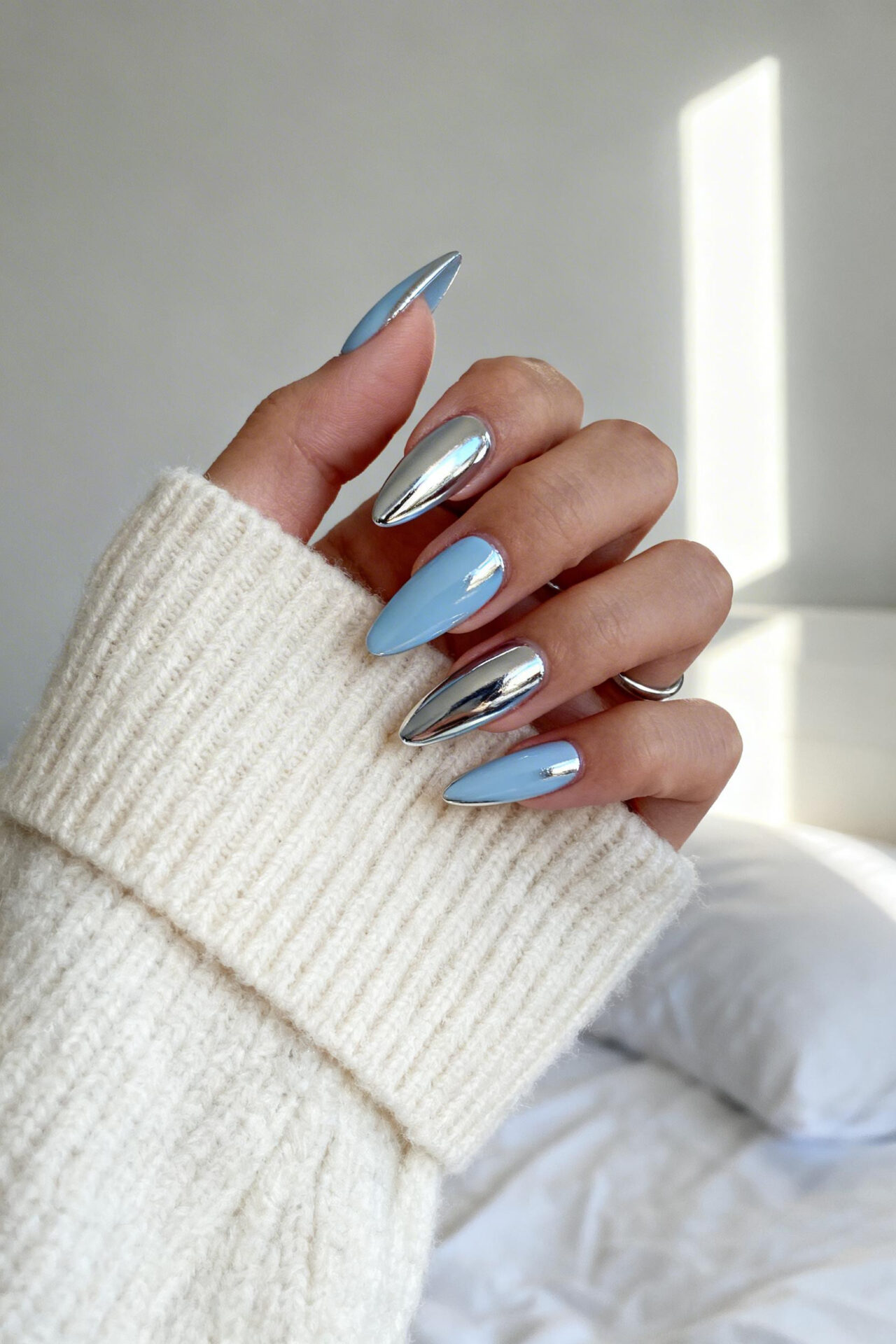 Cat Eye Manicure - icy blue chrome casual