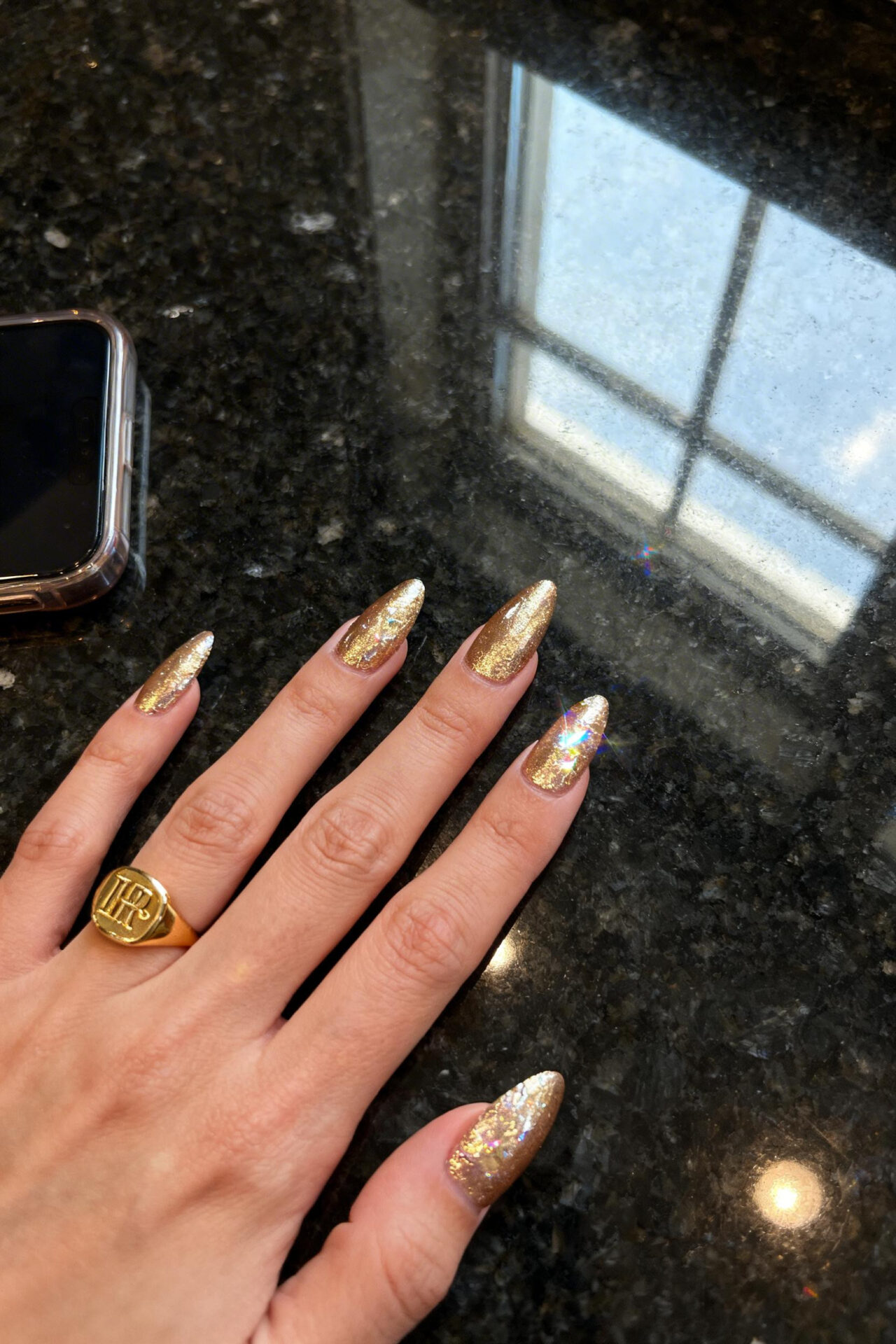 Pretty Almond Nails - champagne metallic