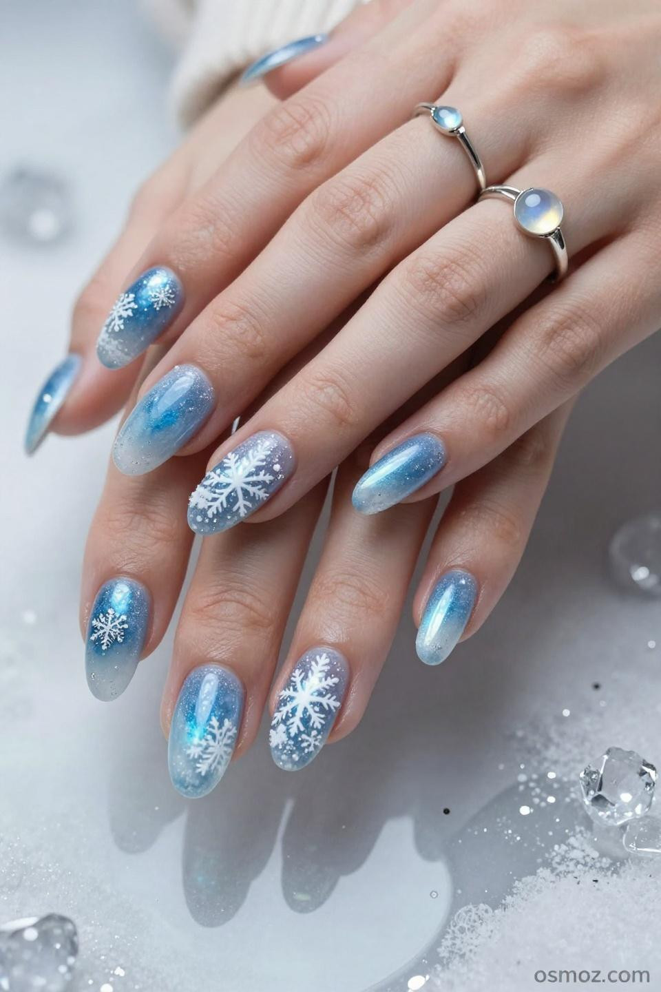 Winter Nails Blue And White gradient technique with snowflake details
