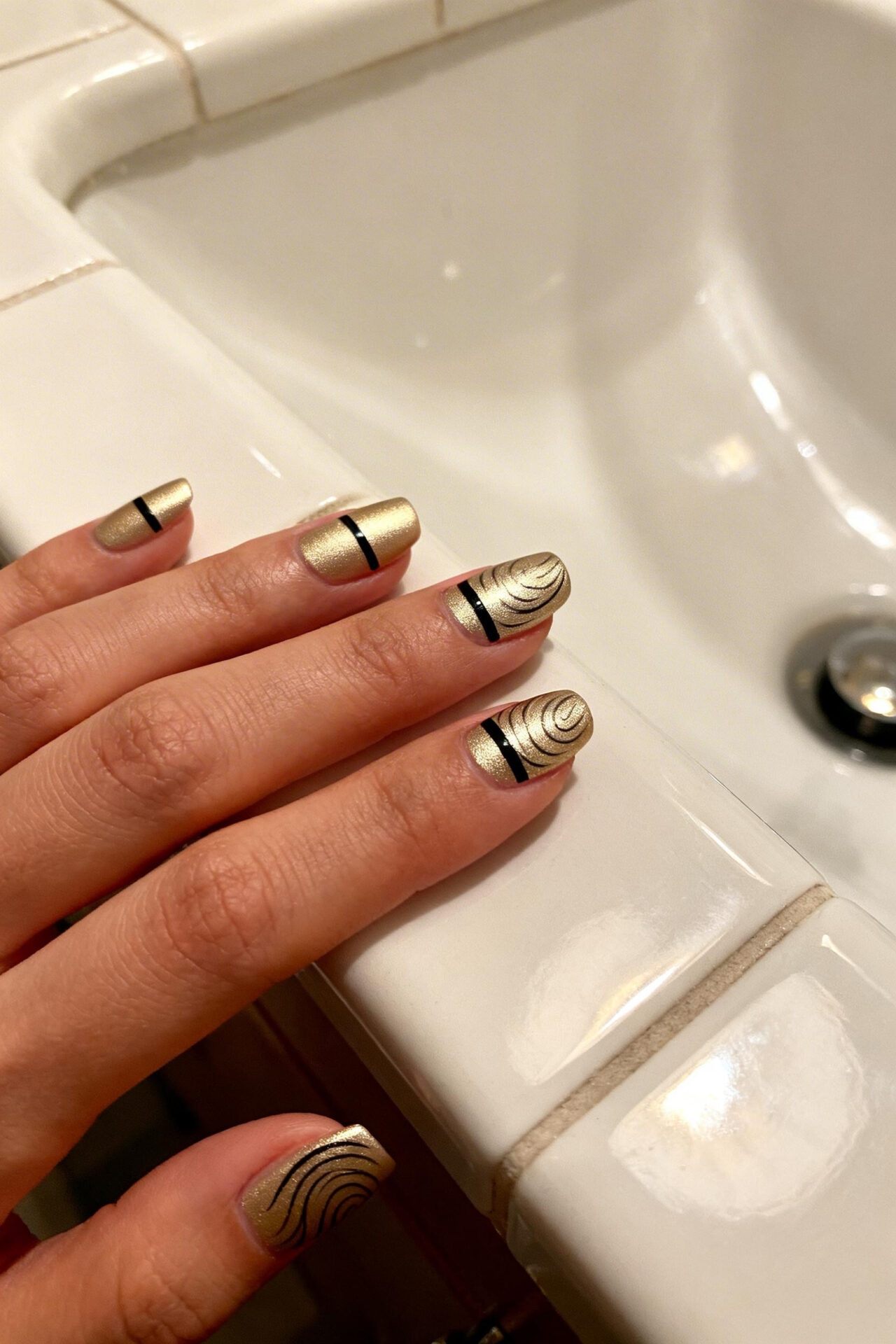 Gold Cat Eye Nails champagne gel polish natural