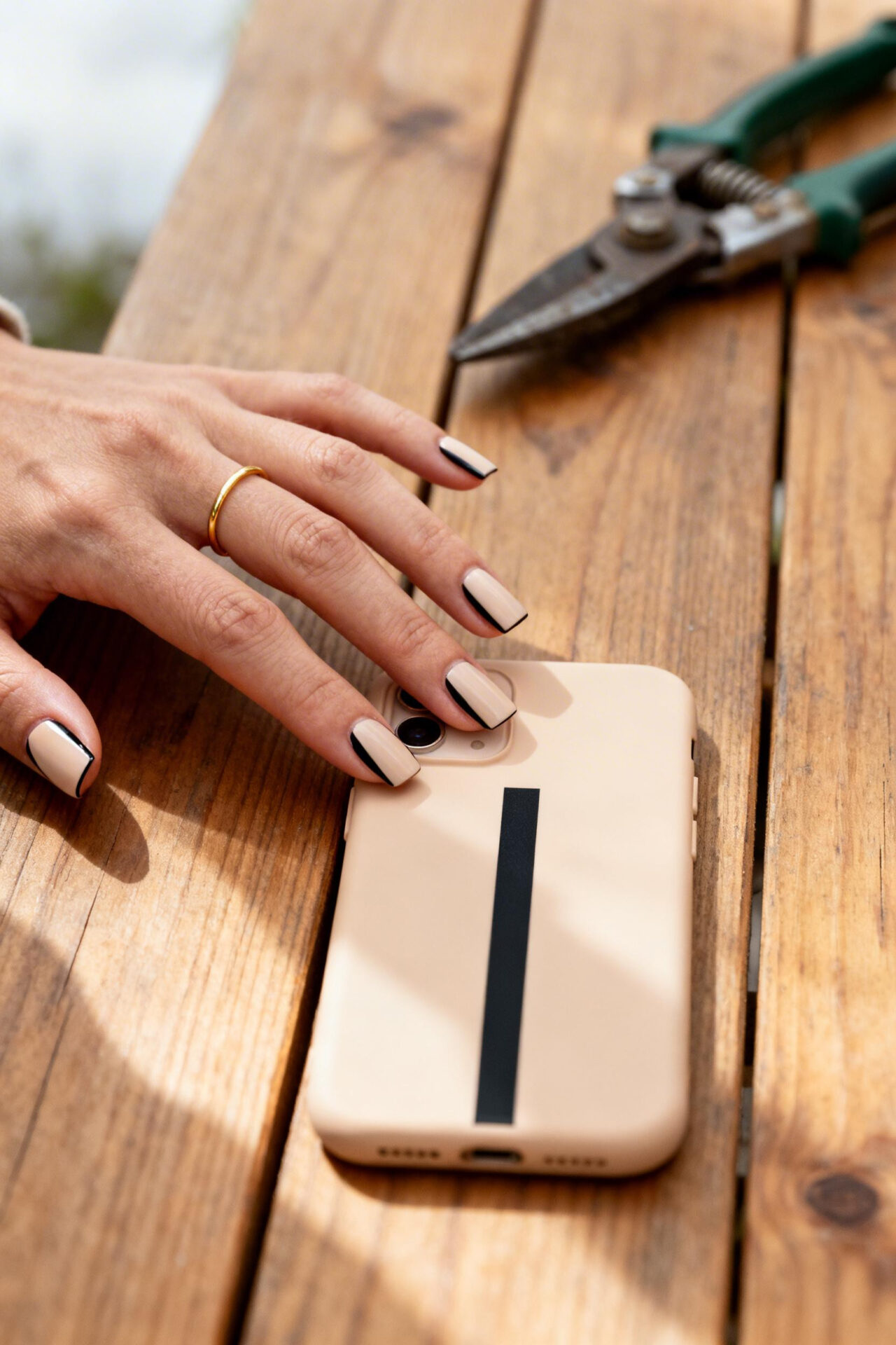 Gold Cat Eye Nails cream beige gel