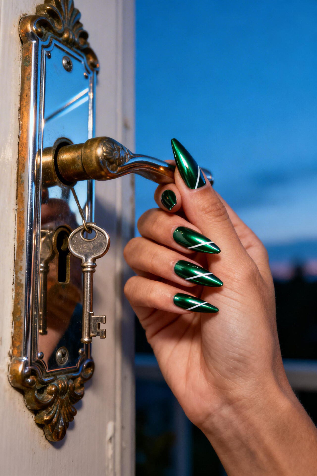 Witchy Nails - hunter green stiletto