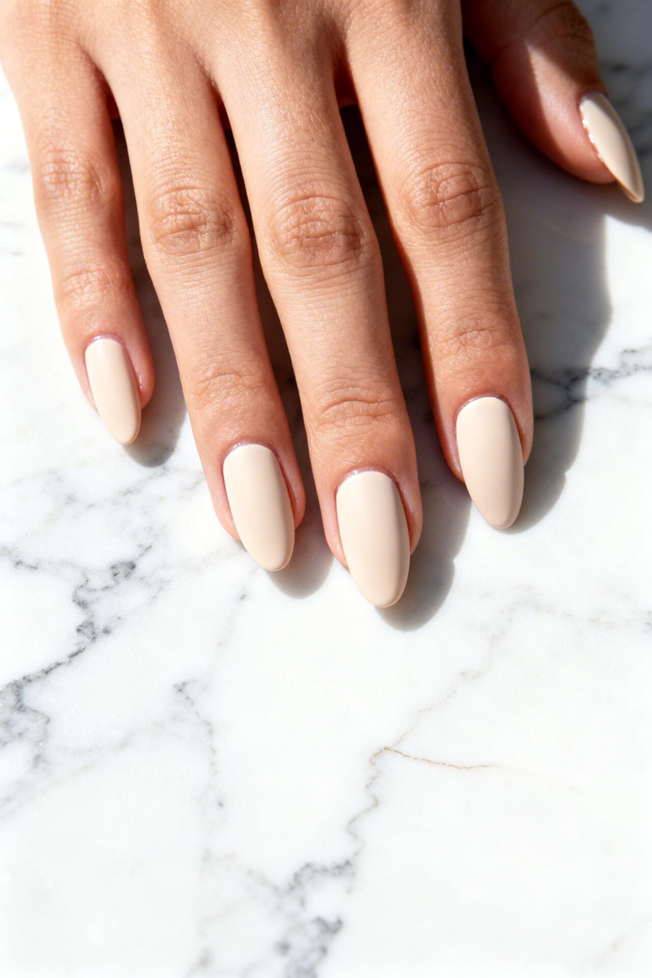Subtle Nails - milky beige