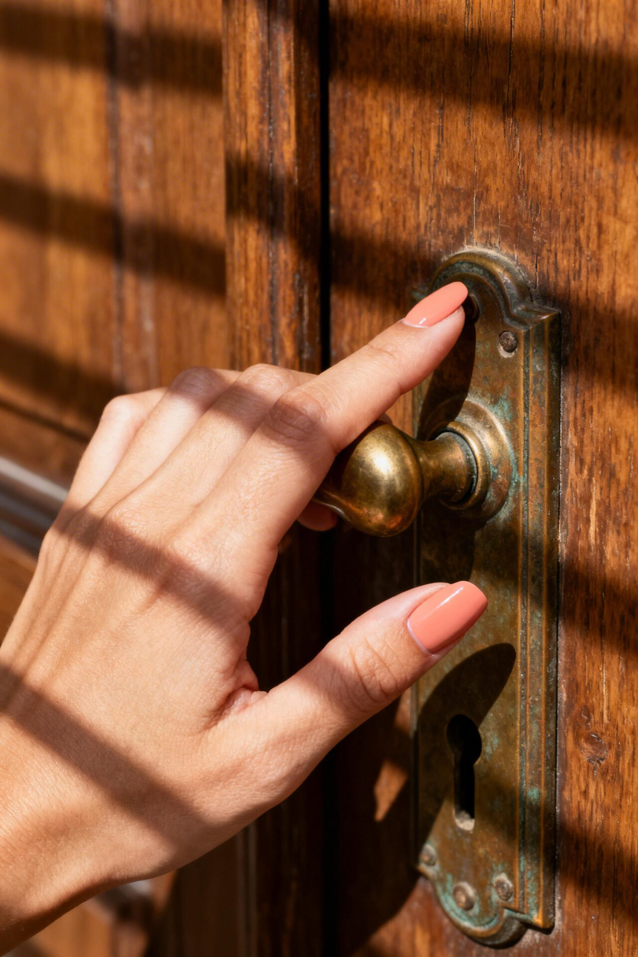 Almond Nails Ideas - peachy matte powder