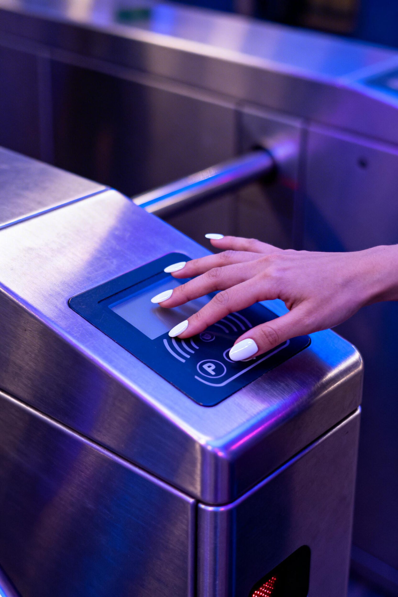 White Chrome Nails - glazed ceramic
