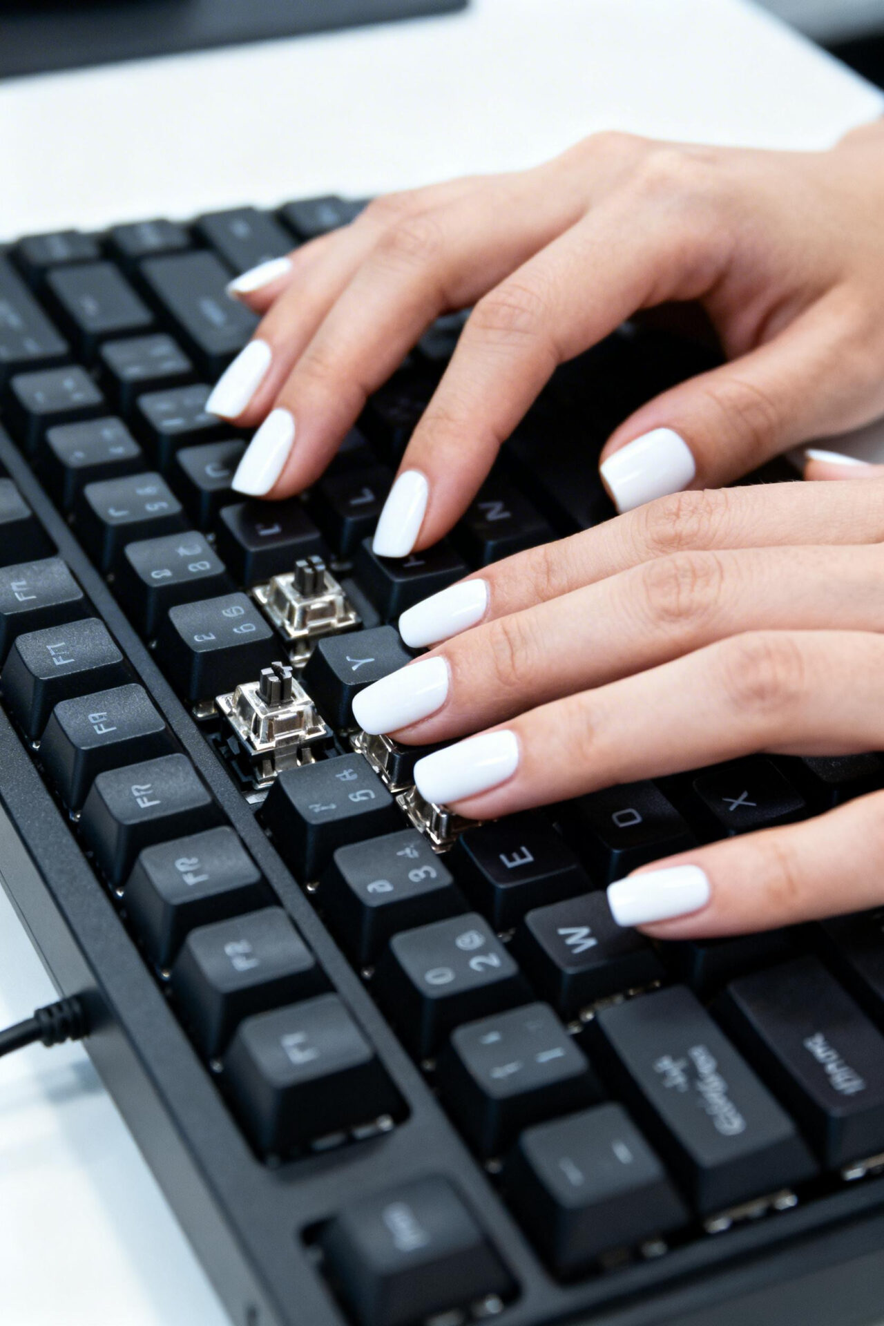 Elegant Nails - office work