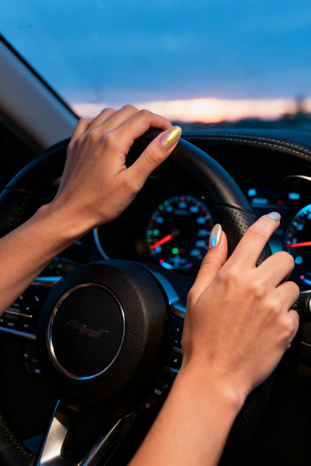 Pretty Nails Simple Classy - champagne shimmer oval