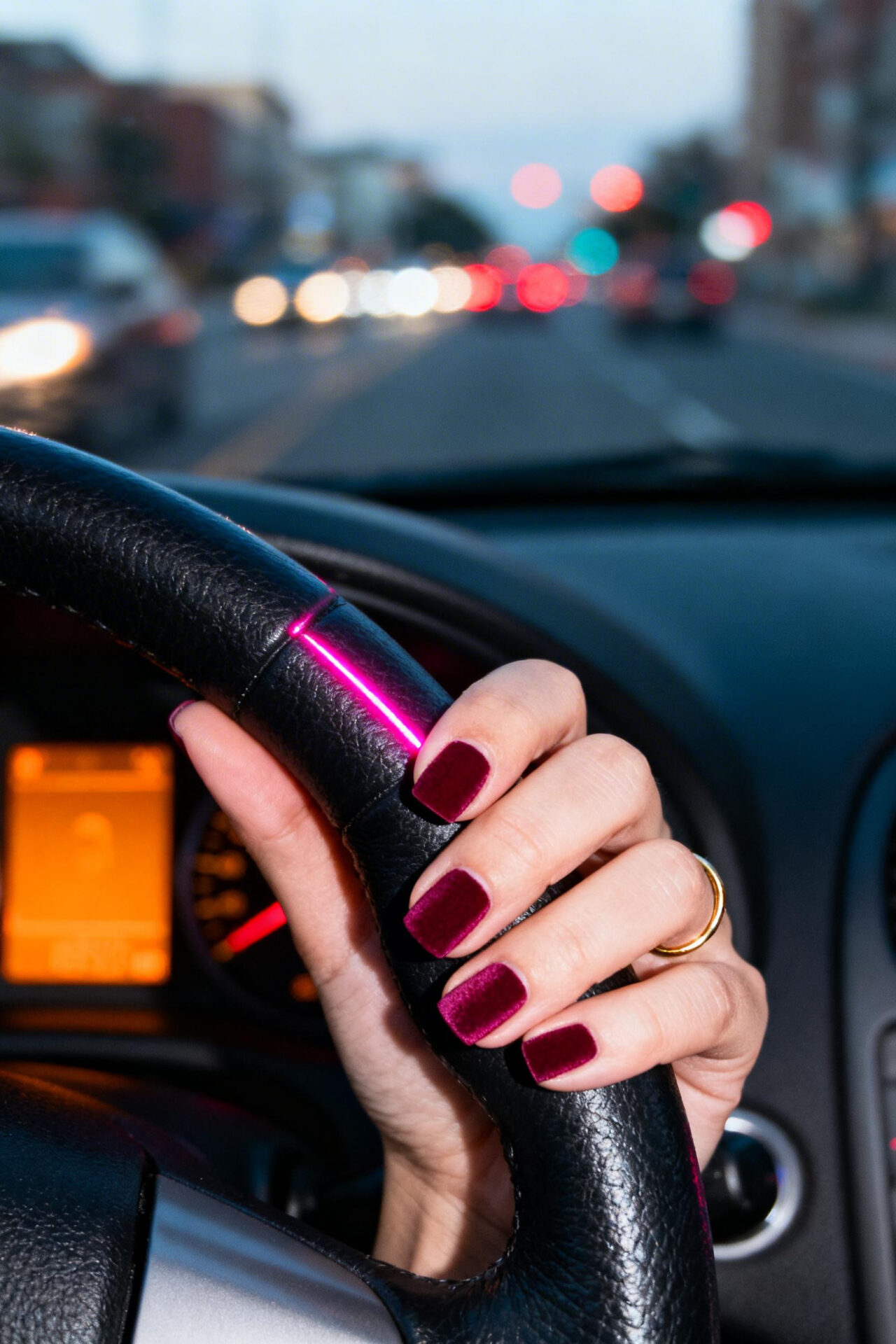 Short Aura Nails - burgundy gel matte